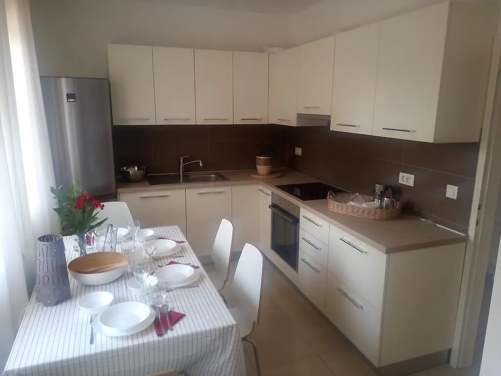 Apartment Lidija Πούλα