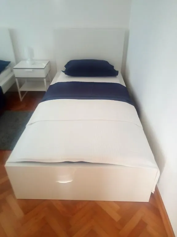 Apartment Lidija Pula 0*,